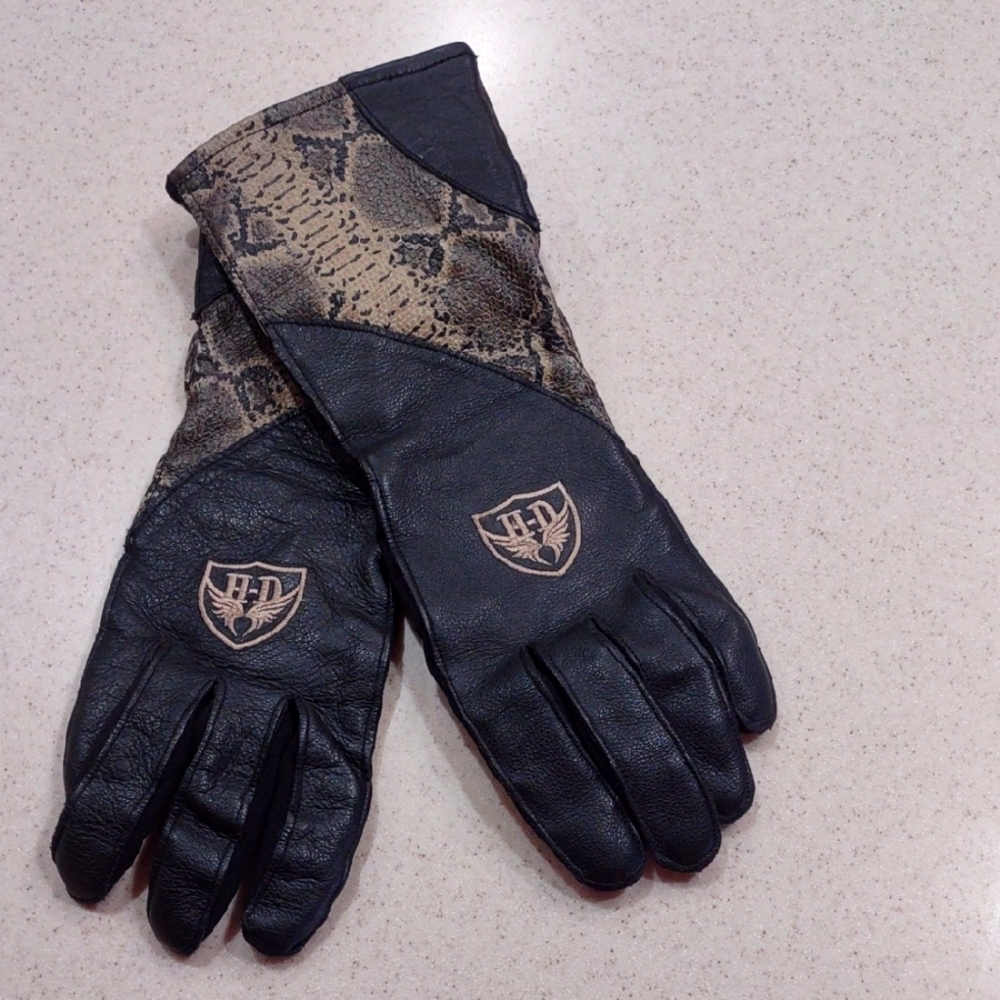 Women's size large Harley Davidson Black and Snake Print Leather Gloves EUC